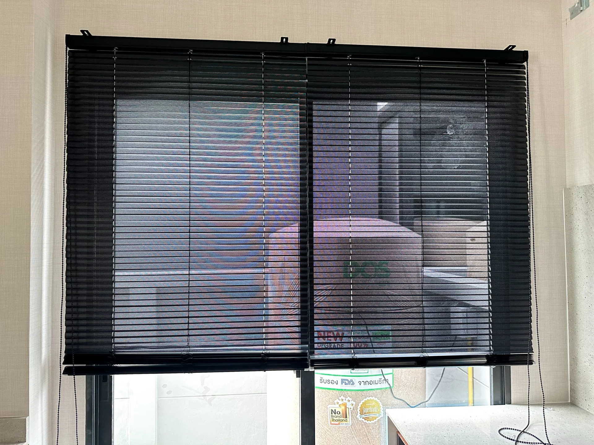 Aluminum blinds (2)