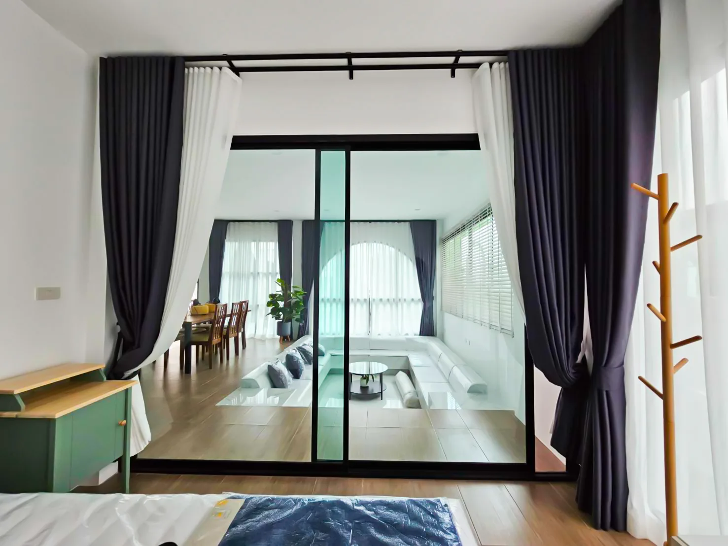 Double layer tape curtain (1)