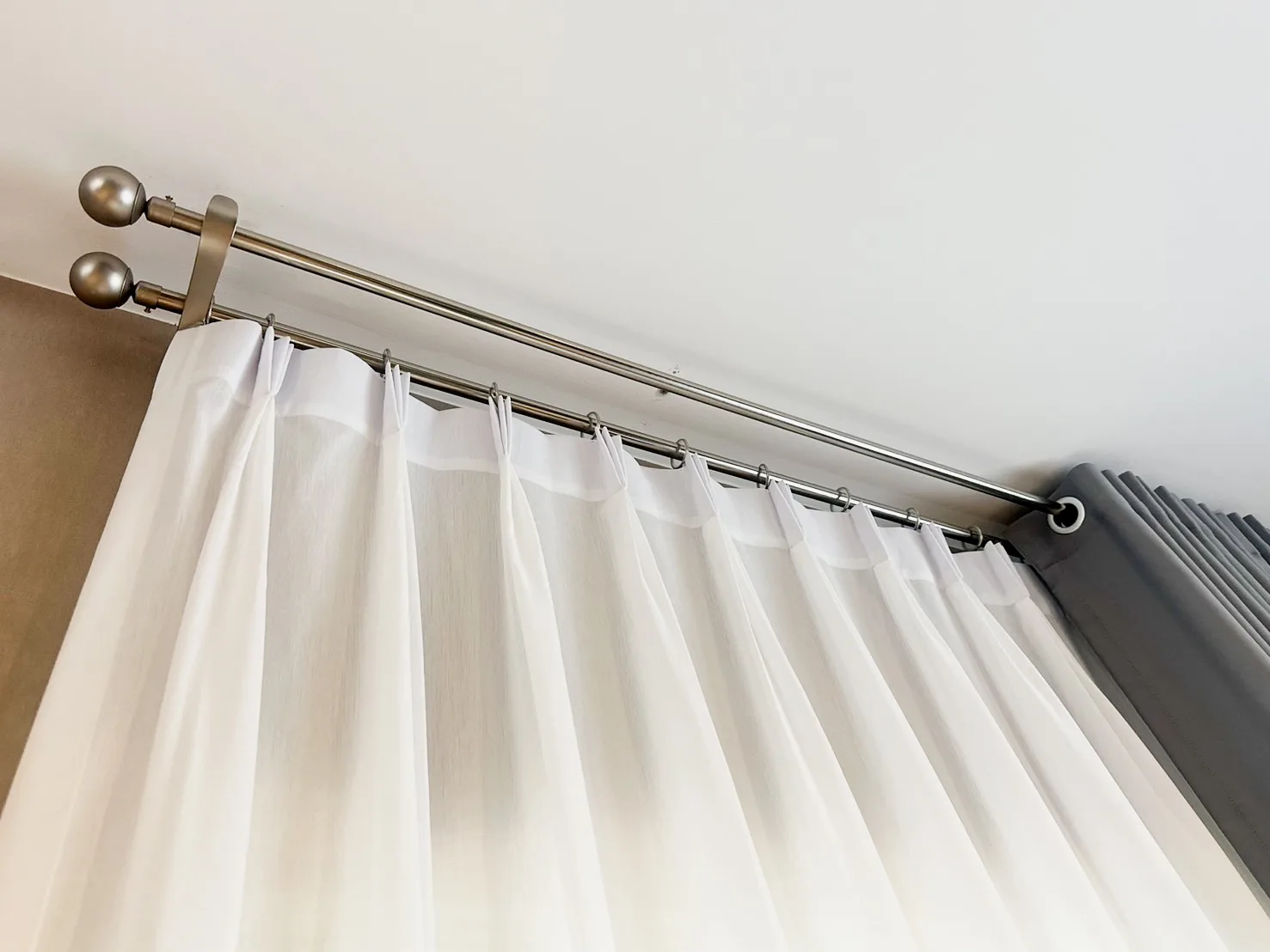 Eyelet curtain with show rail (3)