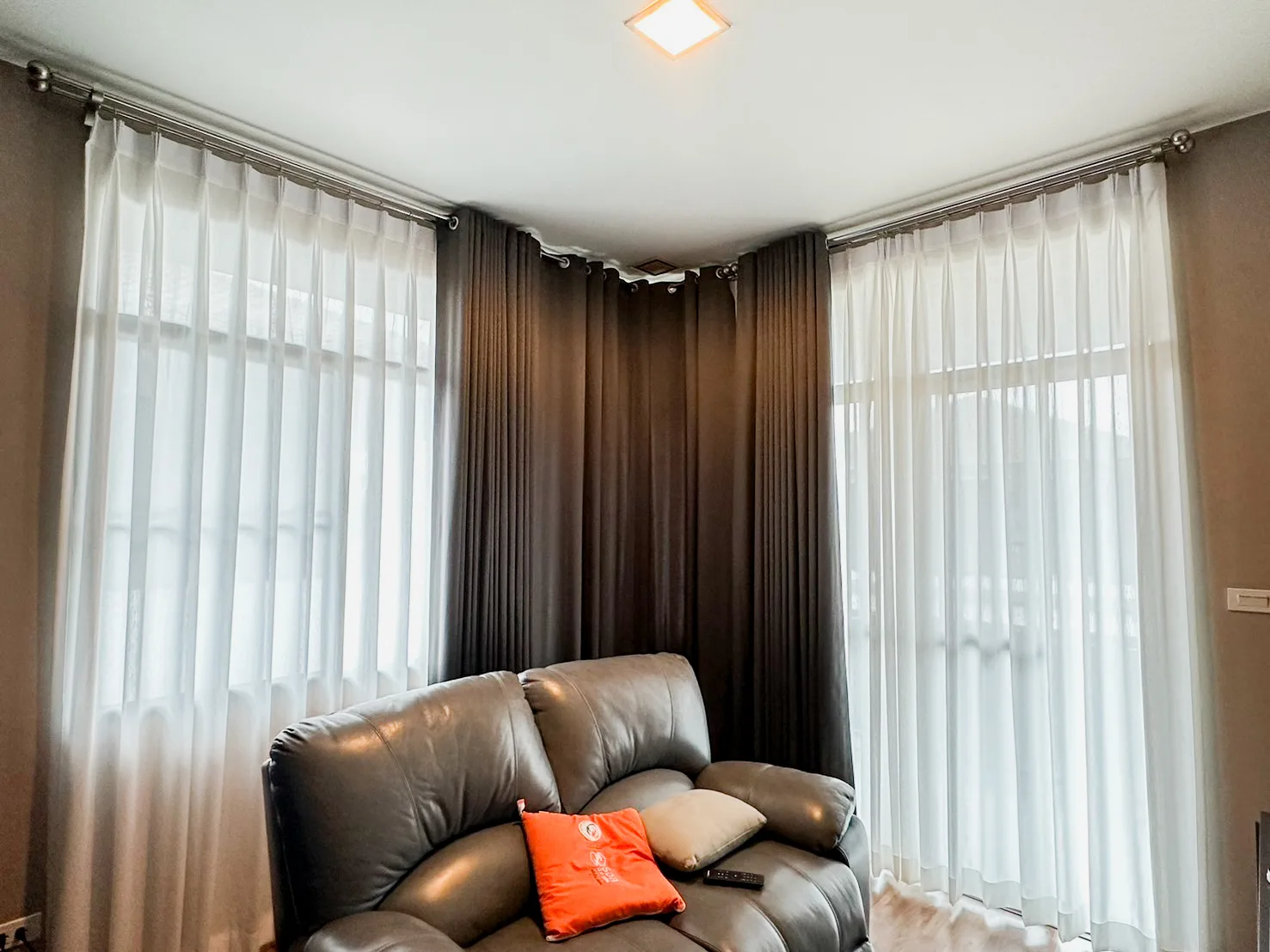 Eyelet curtain with show rail (4)