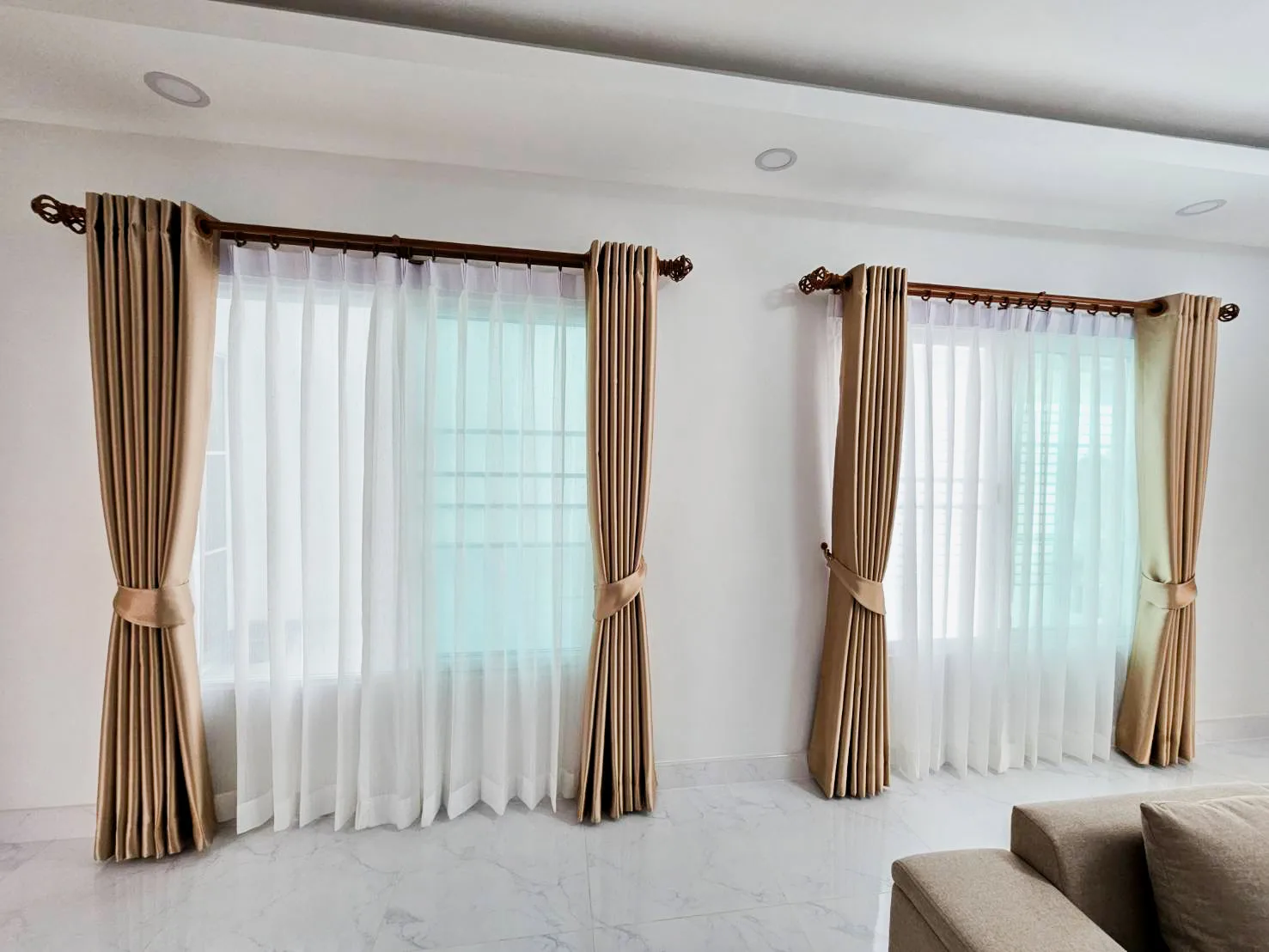 Eyelet curtain with show rail (5)