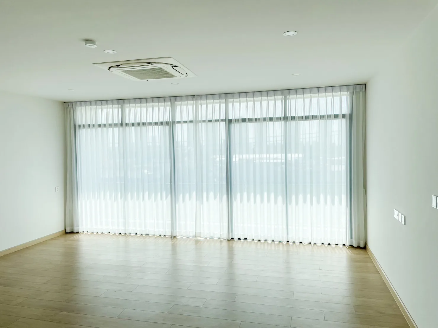 Sheer curtains (1)