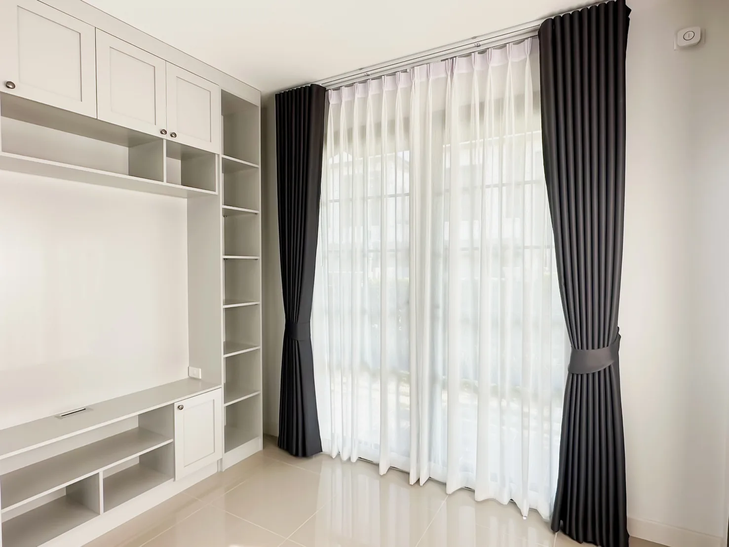 Tape-curtain and pleated sheer curtains (2)